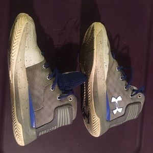 Boys UnderArmour white/gray/blue sneakers size 2Y